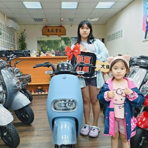 感謝李小姐帶寶貝女兒蒞店選購美家園JY-158L(寧靜藍色)微型電動二輪車，配16AH鋰電池!